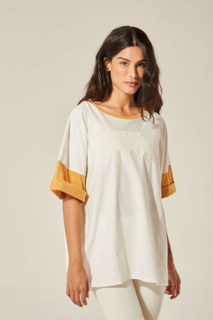 T-Veste Frase Off e Amarelo Mostarda