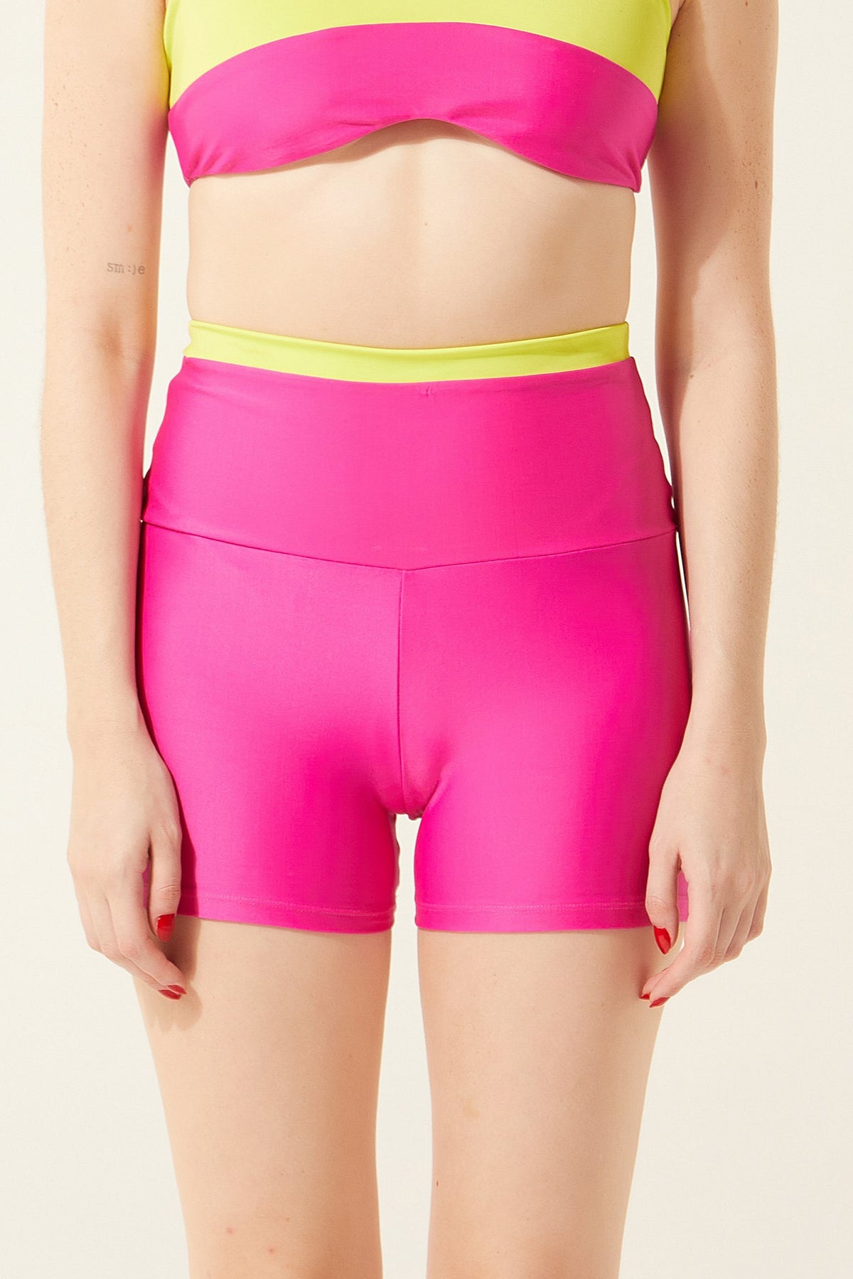 Shortudo Bee Pink e Amarelo Neon