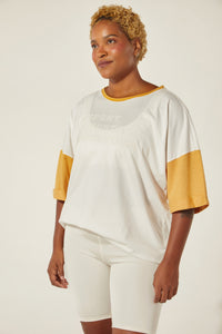 T-Veste Frase Off e Amarelo Mostarda