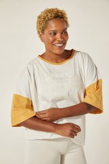 T-Veste Frase Off e Amarelo Mostarda