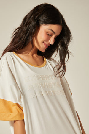 T-Veste Frase Off e Amarelo Mostarda