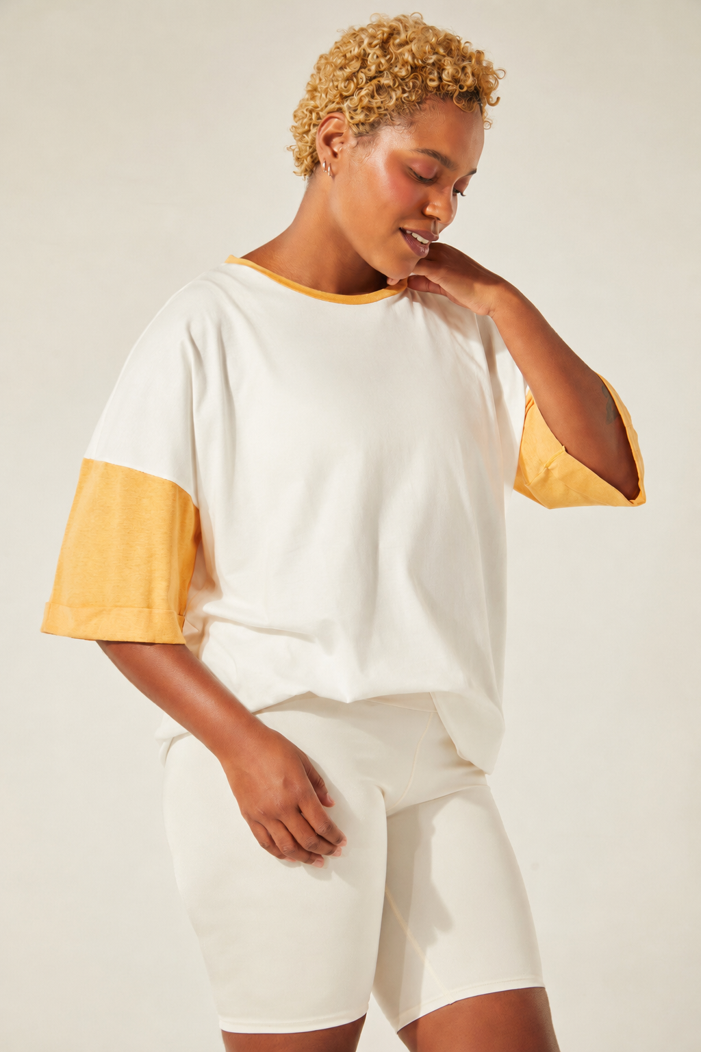 T-Veste Off e Amarelo Mostarda